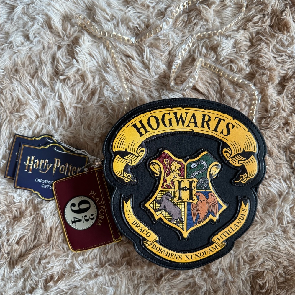 Warner Bros. Hogwarts Crest Crossbody Bag - Black and Gold